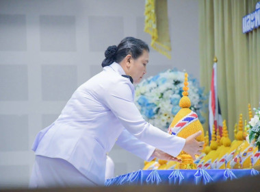 พิธีถวายเครื่องราชสักการะและวางพานพุ่มทอง พุ่มเงิน ... พารามิเตอร์รูปภาพ 6