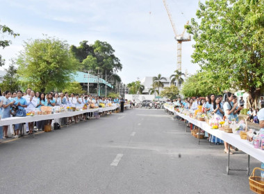 พิธีเจริญพระพุทธมนต์และทำบุญตักบาตรถวายพระราชกุศล ... พารามิเตอร์รูปภาพ 3