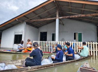 เปิดโรงครัวทำข้าวกล่องพร้อมขนมหวานและน้ำดื่มแจกให้กับผู้ประสบอุทกภัย ... พารามิเตอร์รูปภาพ 4