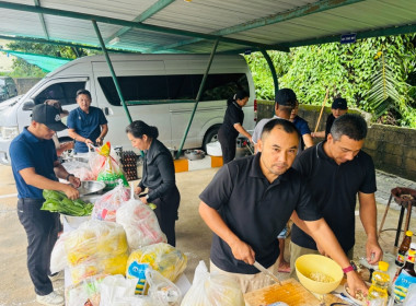 เปิดโรงครัวทำข้าวกล่องพร้อมขนมหวานและน้ำดื่มแจกให้กับผู้ประสบอุทกภัย ... พารามิเตอร์รูปภาพ 7