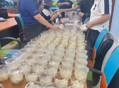 เปิดโรงครัวทำข้าวกล่องพร้อมขนมหวานและน้ำดื่มแจกให้กับผู้ประสบอุทกภัย ... พารามิเตอร์รูปภาพ 12