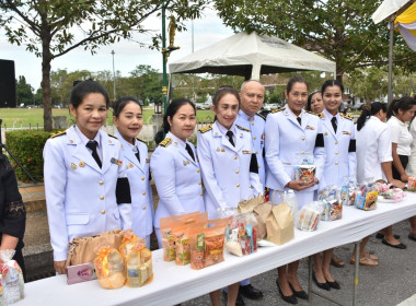 พิธีเจริญพระพุทธมนต์และทำบุญตักบาตรถวายพระราชกุศล พารามิเตอร์รูปภาพ 6