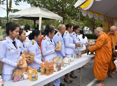 พิธีเจริญพระพุทธมนต์และทำบุญตักบาตรถวายพระราชกุศล พารามิเตอร์รูปภาพ 7
