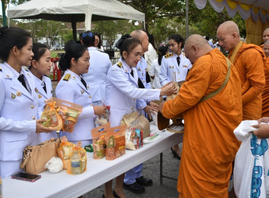 พิธีเจริญพระพุทธมนต์และทำบุญตักบาตรถวายพระราชกุศล พารามิเตอร์รูปภาพ 10