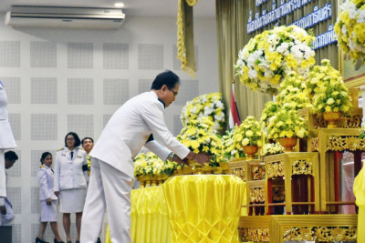 พิธีวางพุ่มดอกไม้ถวายบังคม พารามิเตอร์รูปภาพ 1