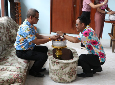 พิธีรดน้ำขอพร เนื่องในวันสงกรานต์ ปี 2566 พารามิเตอร์รูปภาพ 28