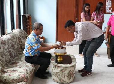 พิธีรดน้ำขอพร เนื่องในวันสงกรานต์ ปี 2566 พารามิเตอร์รูปภาพ 32