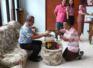 พิธีรดน้ำขอพร เนื่องในวันสงกรานต์ ปี 2566 พารามิเตอร์รูปภาพ 35