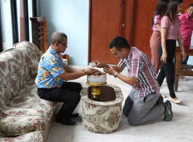 พิธีรดน้ำขอพร เนื่องในวันสงกรานต์ ปี 2566 พารามิเตอร์รูปภาพ 40