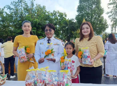 ร่วมพิธีเจริญพระพุทธมนต์เเละทำบุญตักบาตรถวายพระราชกุศล ... พารามิเตอร์รูปภาพ 3