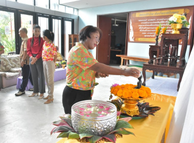 พิธีรดน้ำขอพรวันสงกรานต์ ประจำปี 2567 พารามิเตอร์รูปภาพ 29