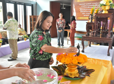 พิธีรดน้ำขอพรวันสงกรานต์ ประจำปี 2567 พารามิเตอร์รูปภาพ 39