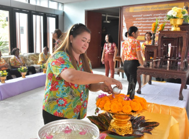 พิธีรดน้ำขอพรวันสงกรานต์ ประจำปี 2567 พารามิเตอร์รูปภาพ 54