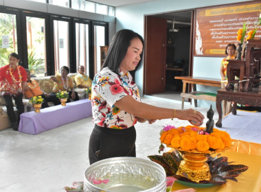 พิธีรดน้ำขอพรวันสงกรานต์ ประจำปี 2567 พารามิเตอร์รูปภาพ 59