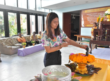 พิธีรดน้ำขอพรวันสงกรานต์ ประจำปี 2567 พารามิเตอร์รูปภาพ 61