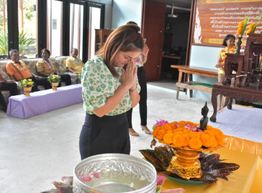 พิธีรดน้ำขอพรวันสงกรานต์ ประจำปี 2567 พารามิเตอร์รูปภาพ 64