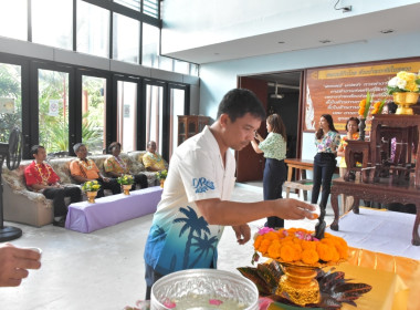 พิธีรดน้ำขอพรวันสงกรานต์ ประจำปี 2567 พารามิเตอร์รูปภาพ 69