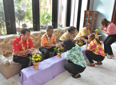 พิธีรดน้ำขอพรวันสงกรานต์ ประจำปี 2567 พารามิเตอร์รูปภาพ 83