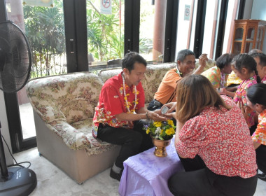 พิธีรดน้ำขอพรวันสงกรานต์ ประจำปี 2567 พารามิเตอร์รูปภาพ 86