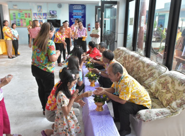 พิธีรดน้ำขอพรวันสงกรานต์ ประจำปี 2567 พารามิเตอร์รูปภาพ 93