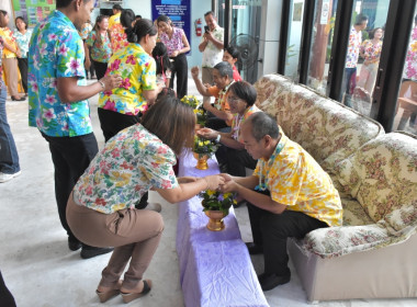 พิธีรดน้ำขอพรวันสงกรานต์ ประจำปี 2567 พารามิเตอร์รูปภาพ 100