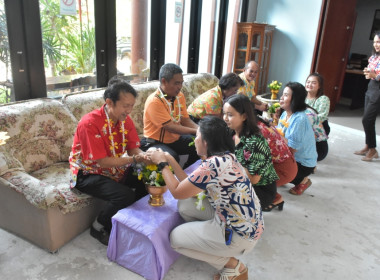 พิธีรดน้ำขอพรวันสงกรานต์ ประจำปี 2567 พารามิเตอร์รูปภาพ 107