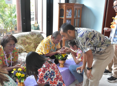 พิธีรดน้ำขอพรวันสงกรานต์ ประจำปี 2567 พารามิเตอร์รูปภาพ 117