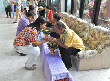 พิธีรดน้ำขอพรวันสงกรานต์ ประจำปี 2567 พารามิเตอร์รูปภาพ 134